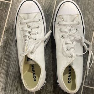 Converse woman platform size 9.5. Women twice